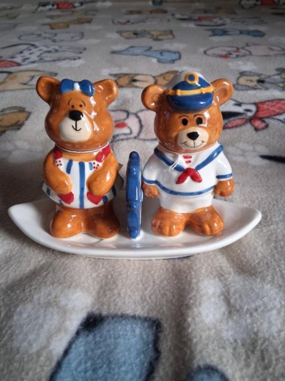 super cute brand new salt and pepper set